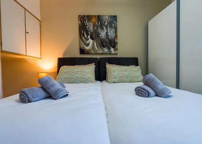 Sh5A - Qawra 2 Bedroom Apartment In Prime Location
