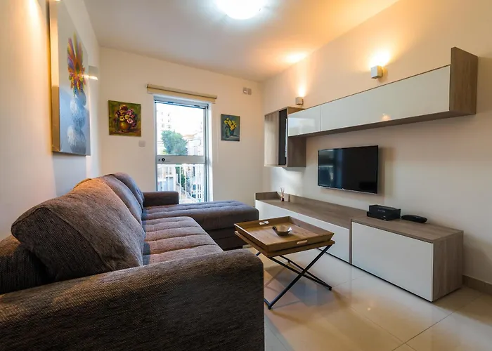Sh5A - Qawra 2 Bedroom Apartment In Prime Location