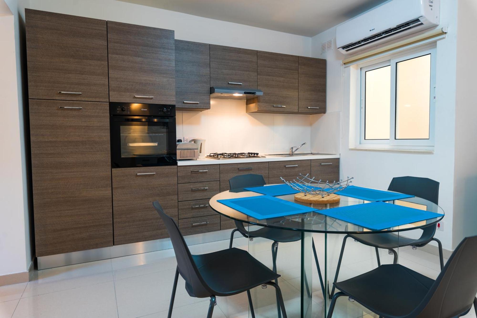 Sh5a - Qawra 2 Bedroom In Prime Location St. Paul's Bay